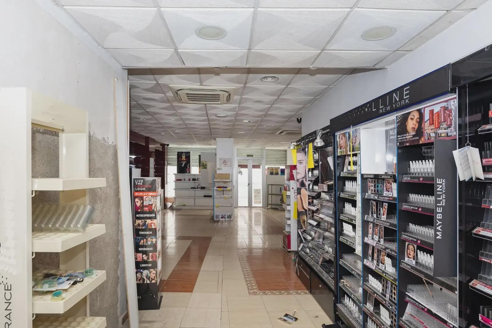 Commercial for sale in Santa Fe - € 195,000 (Ref: 9837398)