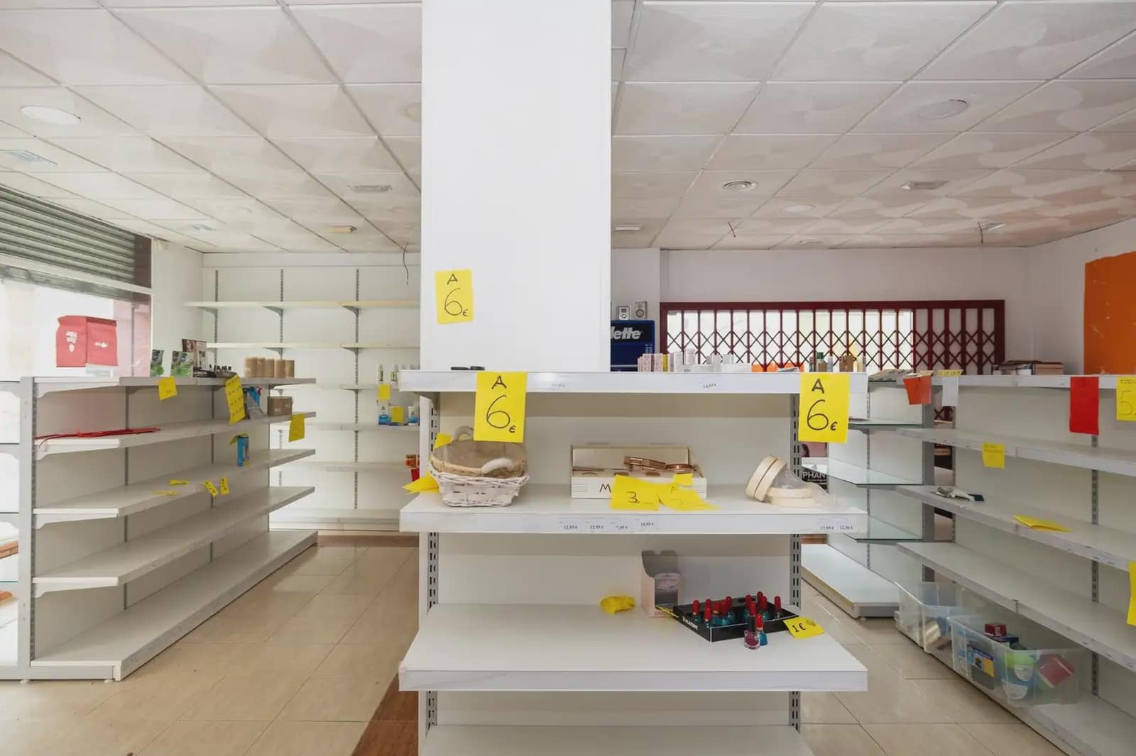 Commercial for sale in Santa Fe - € 195,000 (Ref: 9837398)