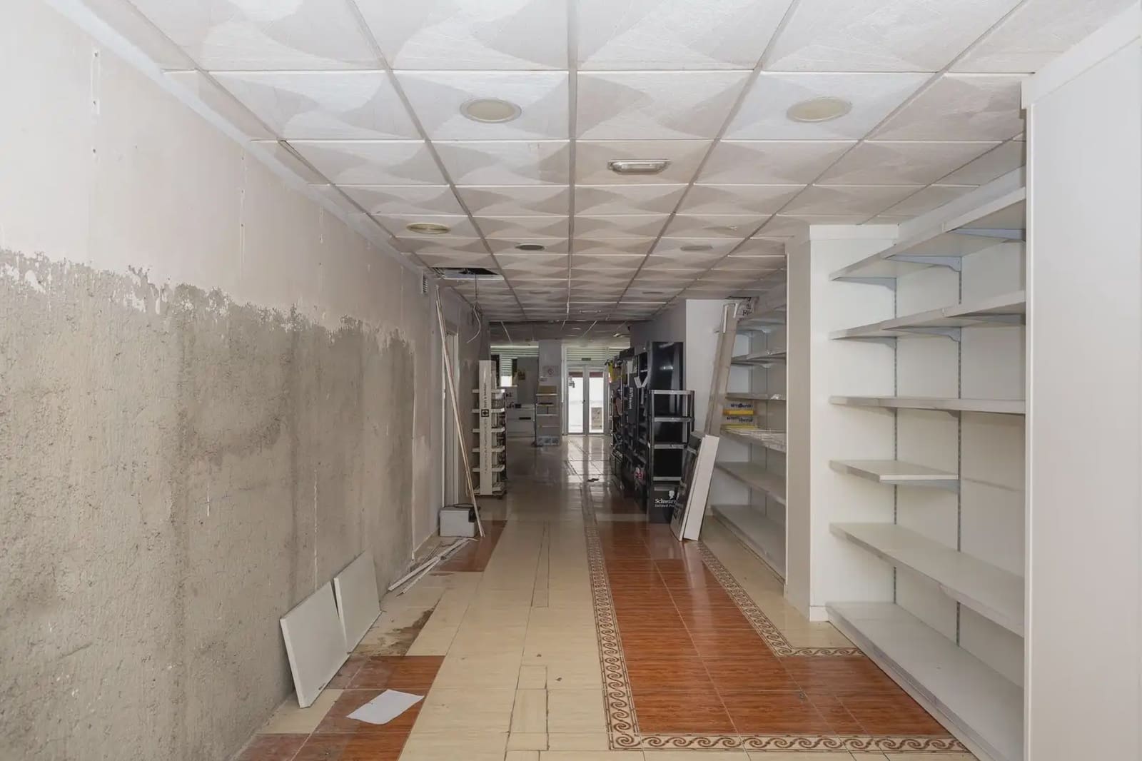 Commercial for sale in Santa Fe - € 195,000 (Ref: 9837398)