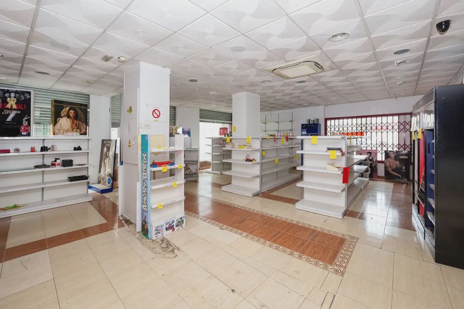 Commercial for sale in Santa Fe - € 195,000 (Ref: 9837398)
