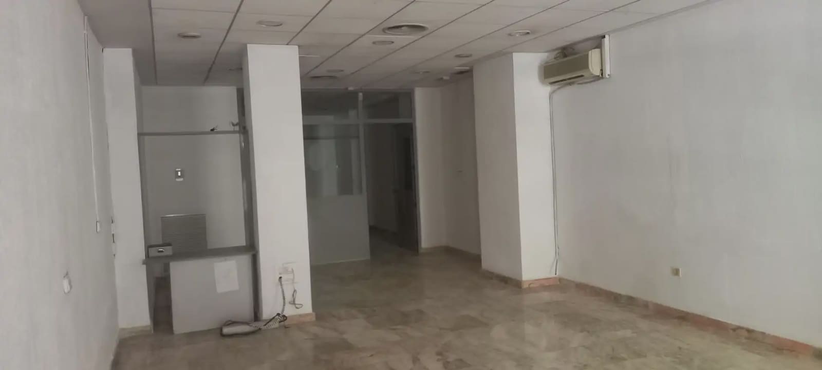 Comercial para arrendar em Granada cidade - 1 200 € (Ref: 9837399)
