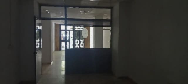 Comercial para arrendar em Figares, Granada cidade - 1 200 € (Ref: 9837399)