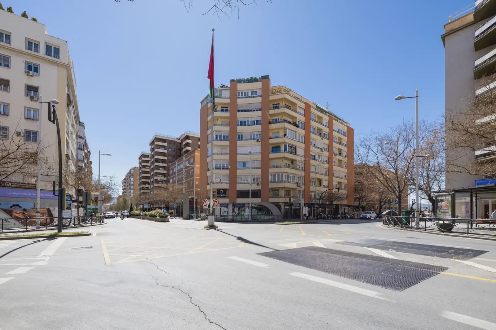 Comercial para arrendar em Granada cidade - 1 200 € (Ref: 9837399)