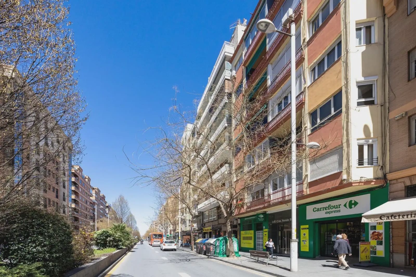 Comercial para arrendar em Granada cidade - 1 200 € (Ref: 9837399)