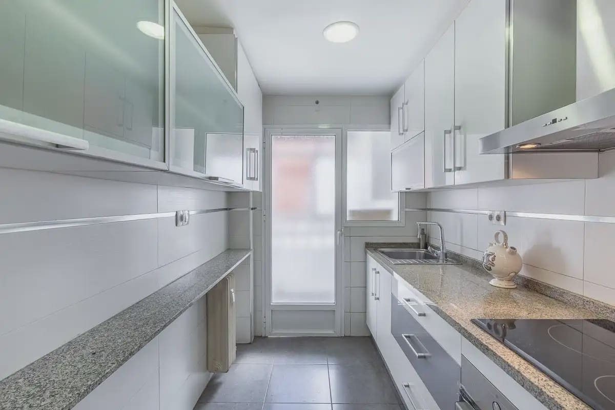 Lägenhet till salu i Granada stad med garage - 315 000 € (Ref: 9837401)