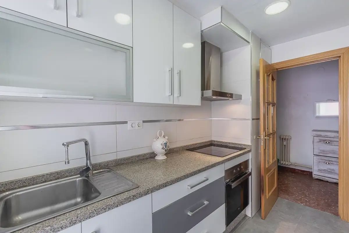 Lägenhet till salu i Granada stad med garage - 315 000 € (Ref: 9837401)
