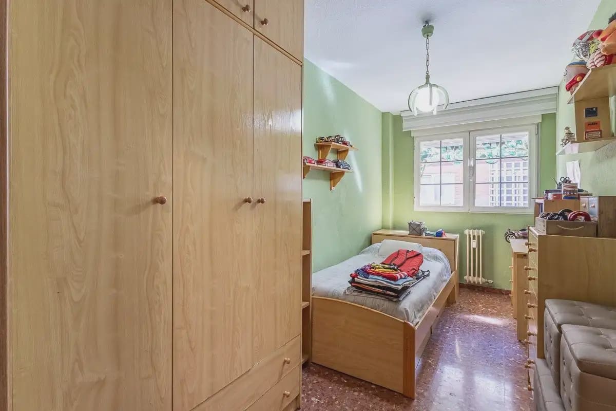 Lägenhet till salu i Granada stad med garage - 315 000 € (Ref: 9837401)