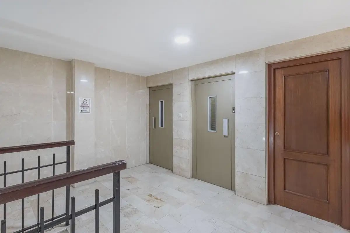 Lägenhet till salu i Granada stad med garage - 315 000 € (Ref: 9837401)