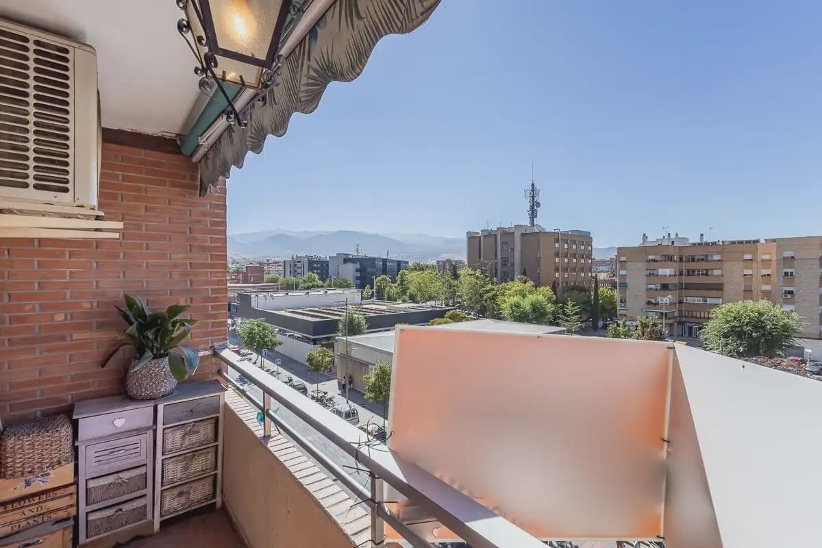 Lägenhet till salu i Granada stad med garage - 315 000 € (Ref: 9837401)