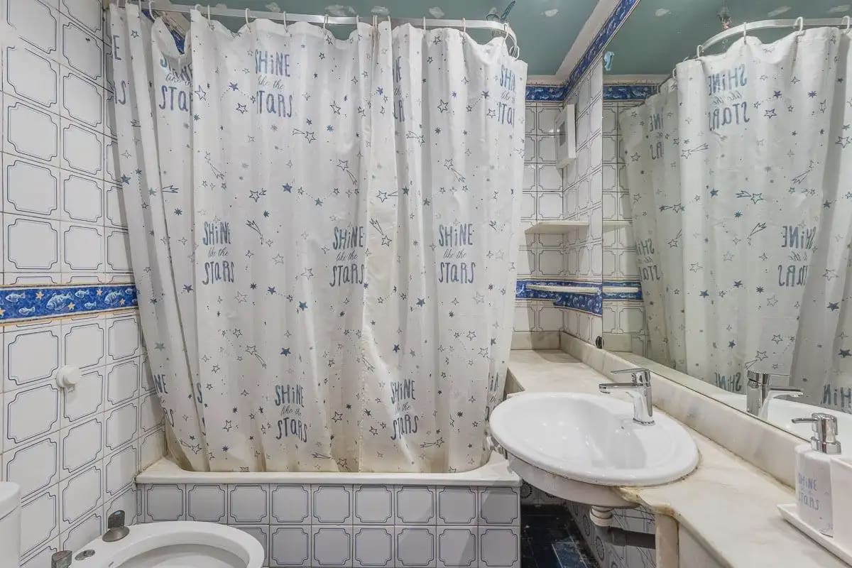 Lägenhet till salu i Granada stad med garage - 315 000 € (Ref: 9837401)