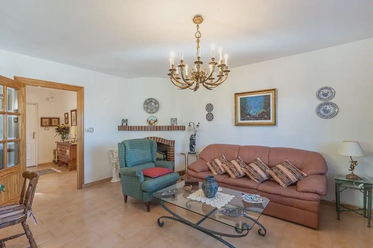 Villa for sale in Gojar with pool garage - € 410,000 (Ref: 9837402)