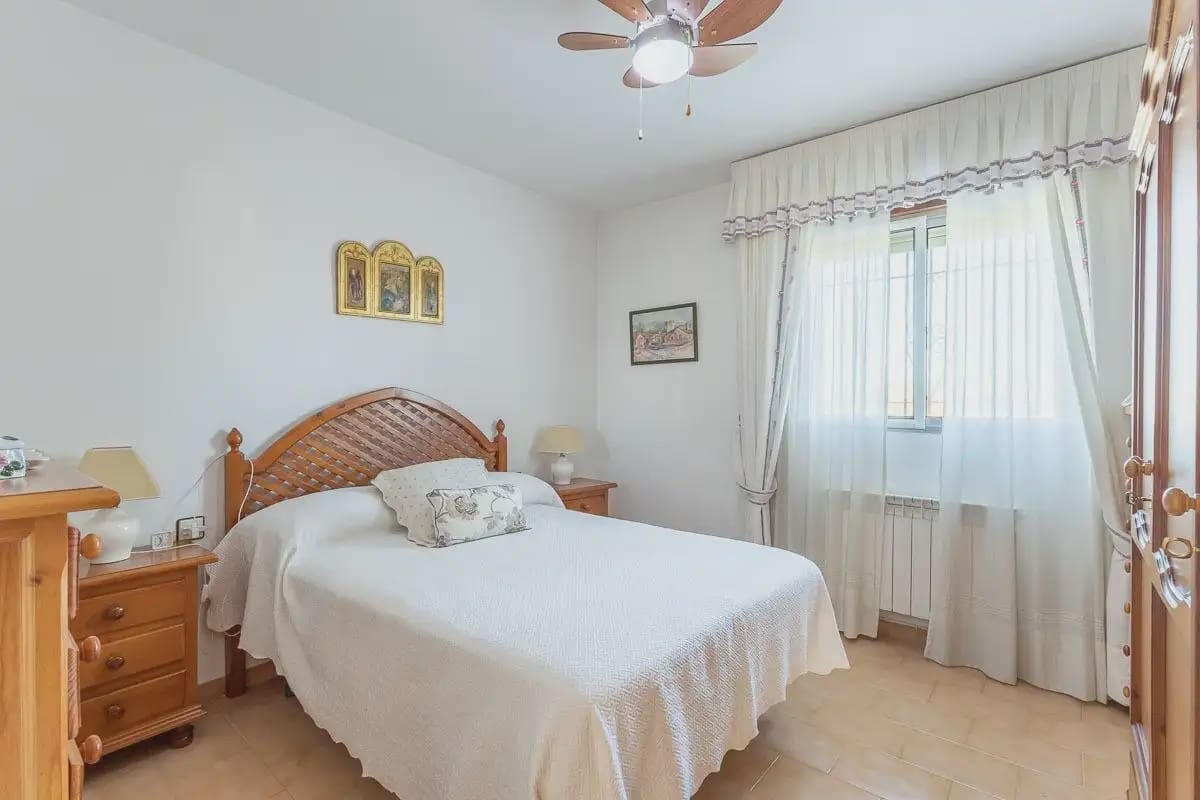 Villa for sale in Gojar with pool garage - € 410,000 (Ref: 9837402)