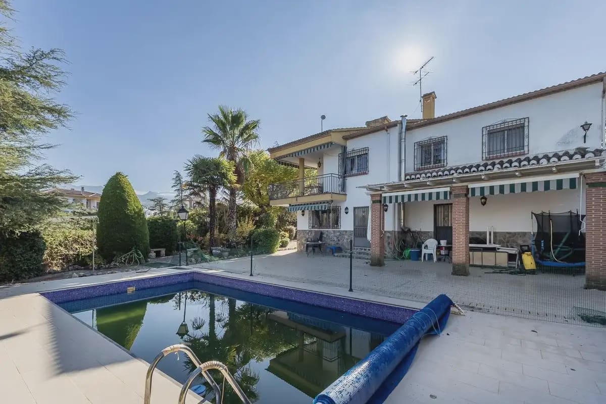 Villa for sale in Gojar with pool garage - € 410,000 (Ref: 9837402)