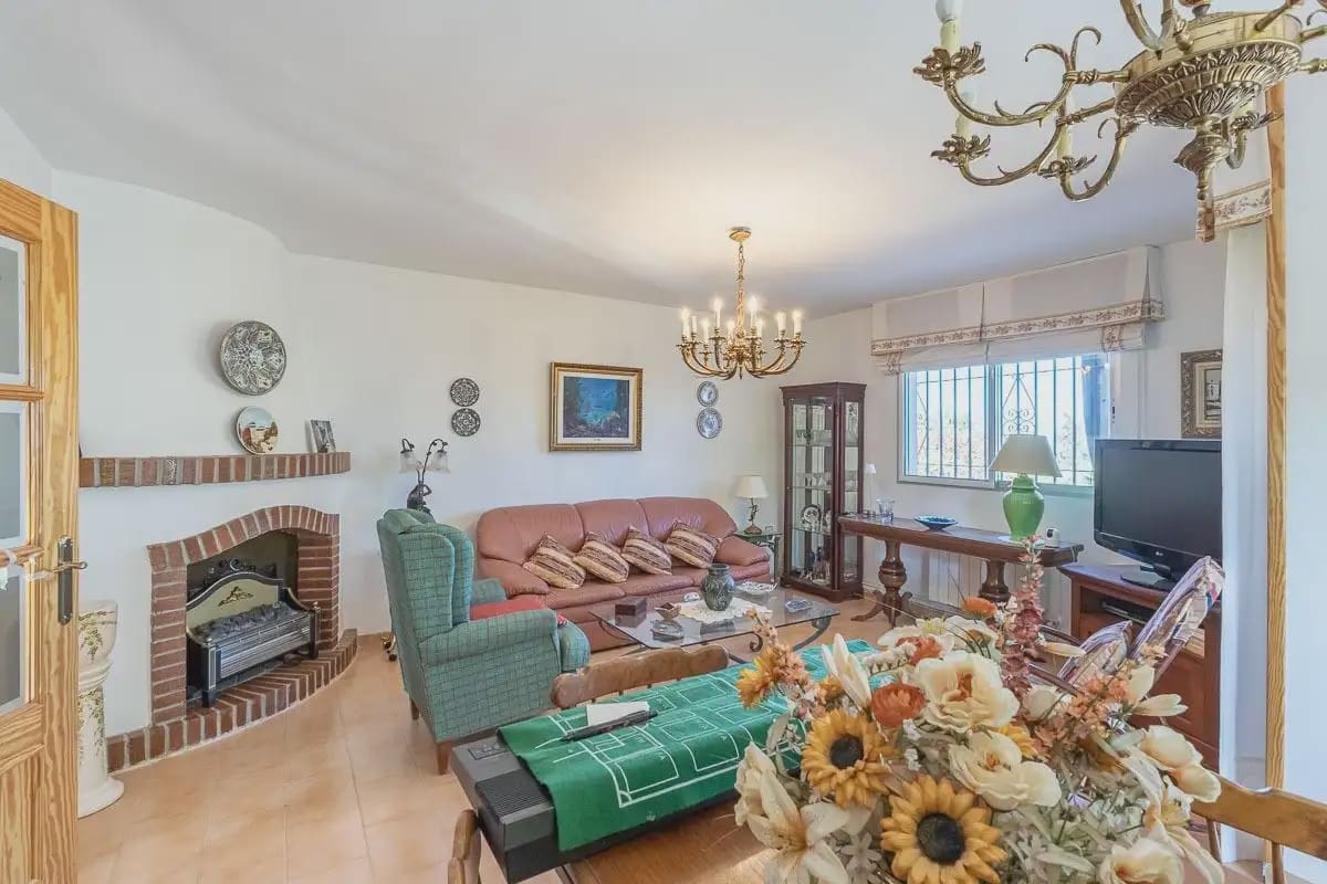 Villa for sale in Gojar with pool garage - € 410,000 (Ref: 9837402)
