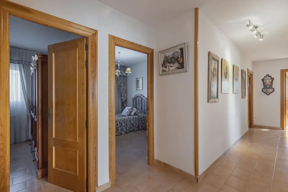 Villa for sale in Gojar with pool garage - € 410,000 (Ref: 9837402)