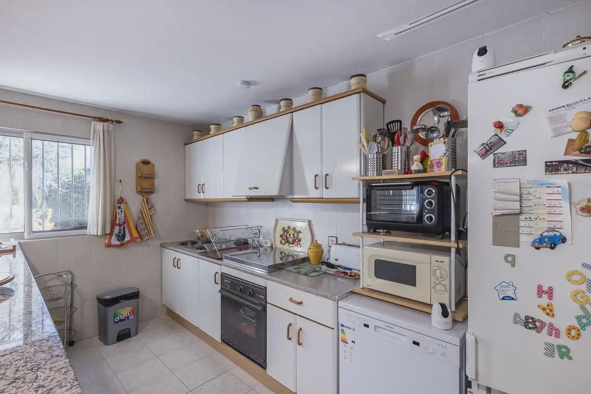 Villa for sale in Gojar with pool garage - € 410,000 (Ref: 9837402)