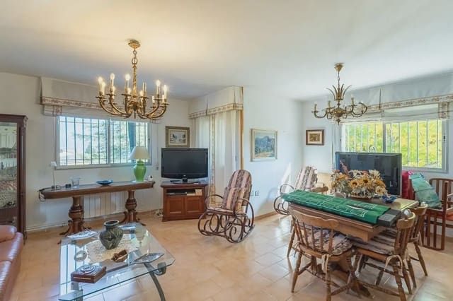 Villa til salgs i Gójar med svømmebasseng garasje - € 410 000 (Ref: 9837402)