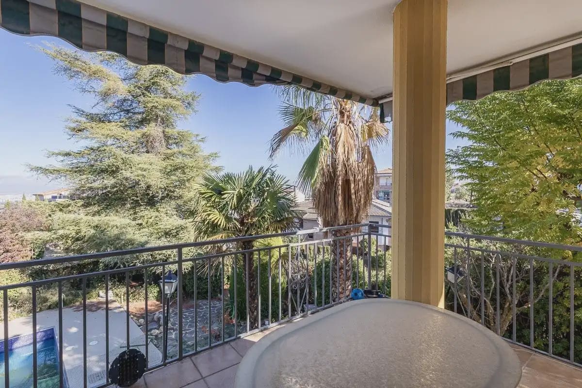 Villa for sale in Gojar with pool garage - € 410,000 (Ref: 9837402)
