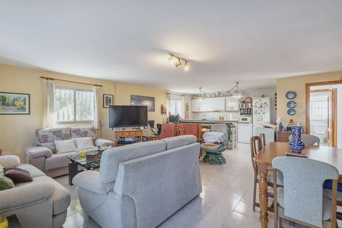 Villa for sale in Gojar with pool garage - € 410,000 (Ref: 9837402)