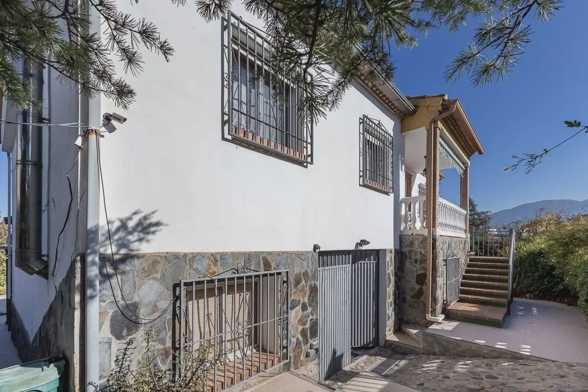 Villa for sale in Gojar with pool garage - € 410,000 (Ref: 9837402)