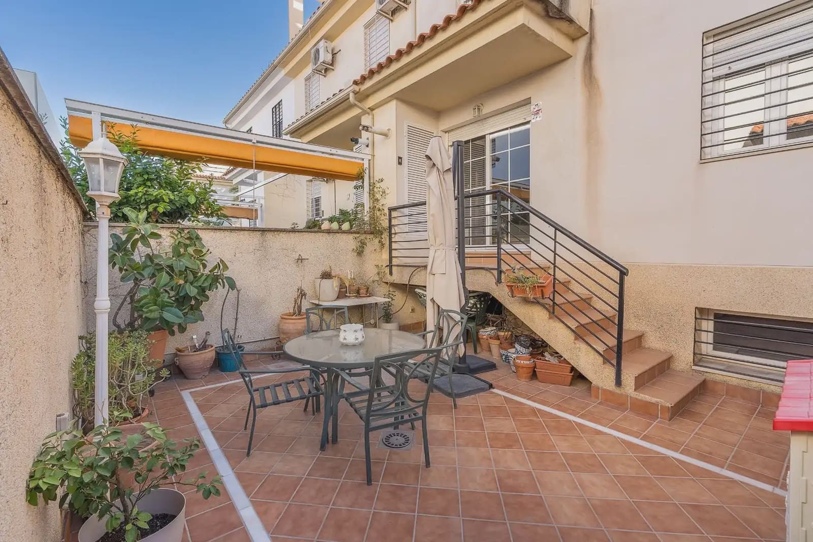 Moradia em Banda para venda em Armilla com garagem - 349 500 € (Ref: 9837404)