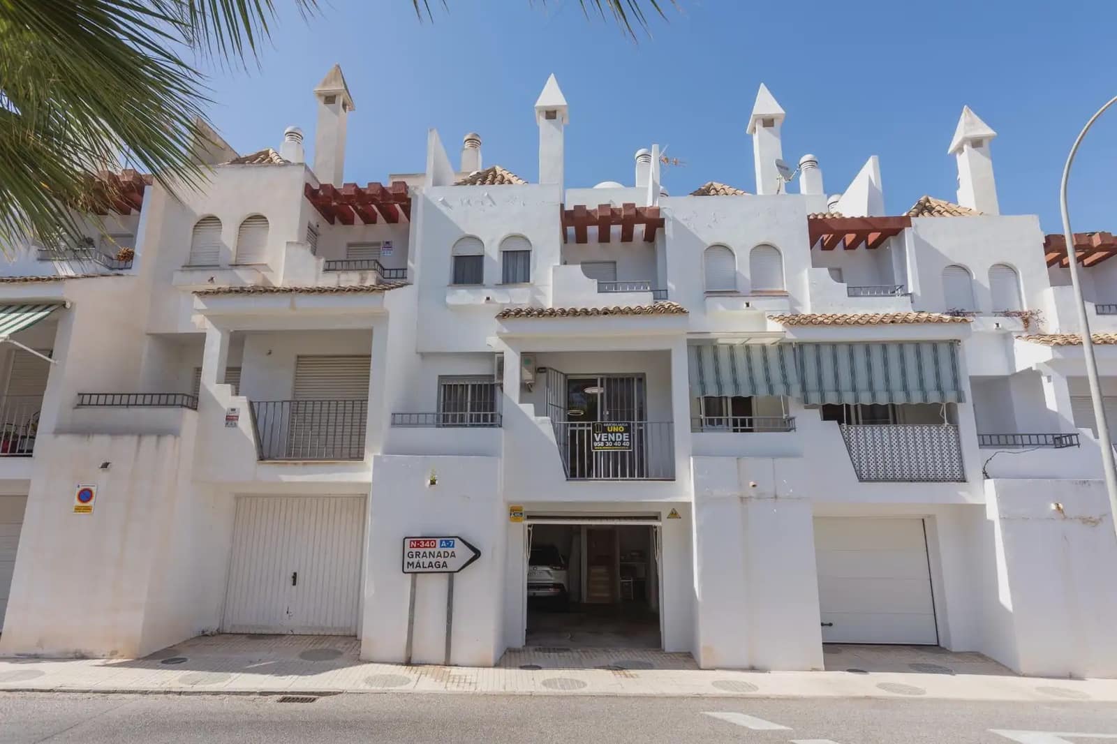 Townhouse for sale in Almunecar with pool garage - € 269,000 (Ref: 9837406)