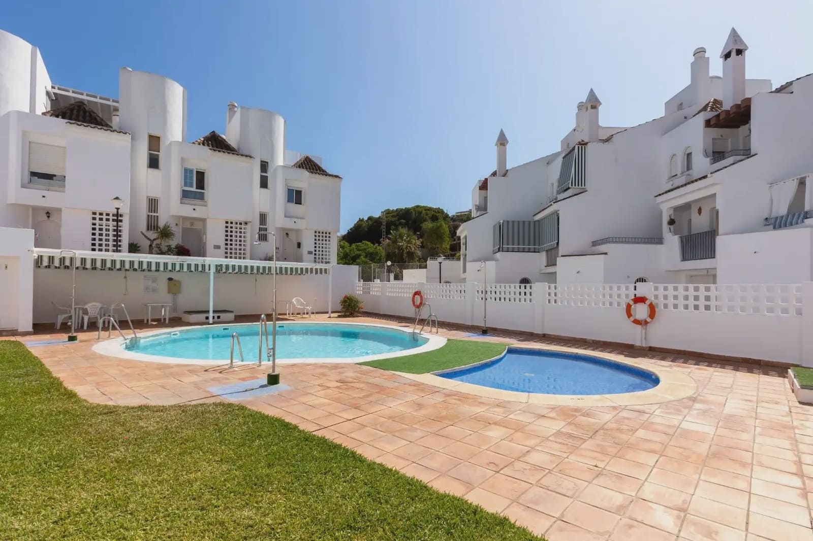 Townhouse for sale in Almunecar with pool garage - € 269,000 (Ref: 9837406)