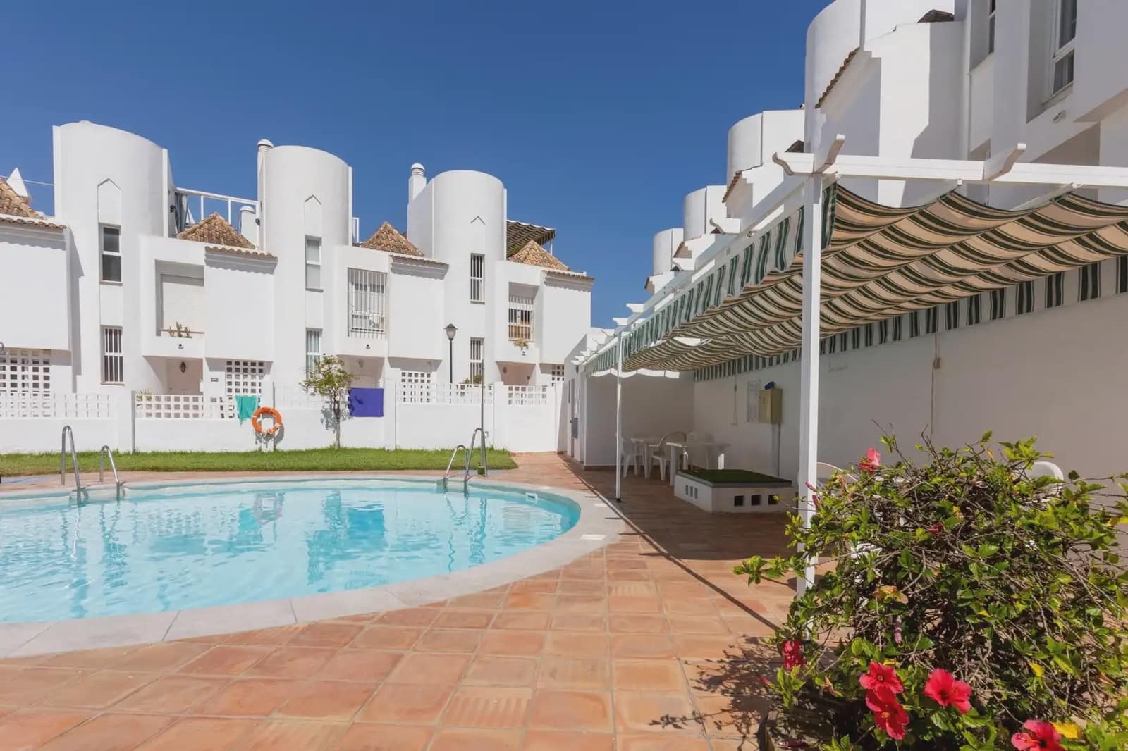 Townhouse for sale in Almunecar with pool garage - € 269,000 (Ref: 9837406)