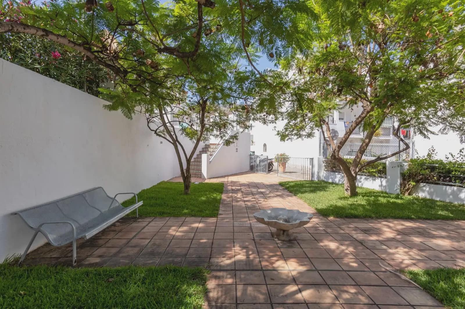 Townhouse for sale in Almunecar with pool garage - € 269,000 (Ref: 9837406)