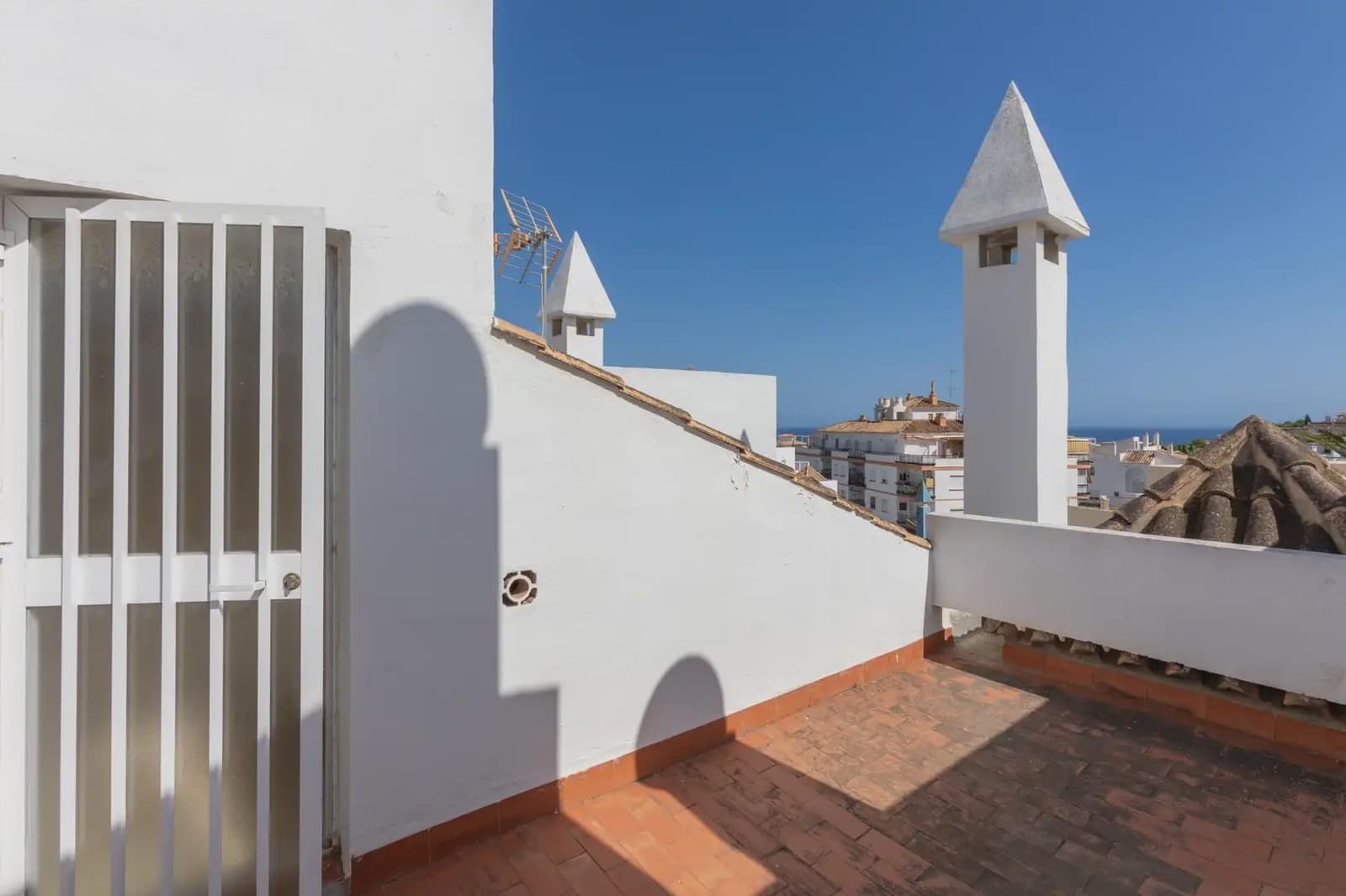 Townhouse for sale in Almunecar with pool garage - € 269,000 (Ref: 9837406)