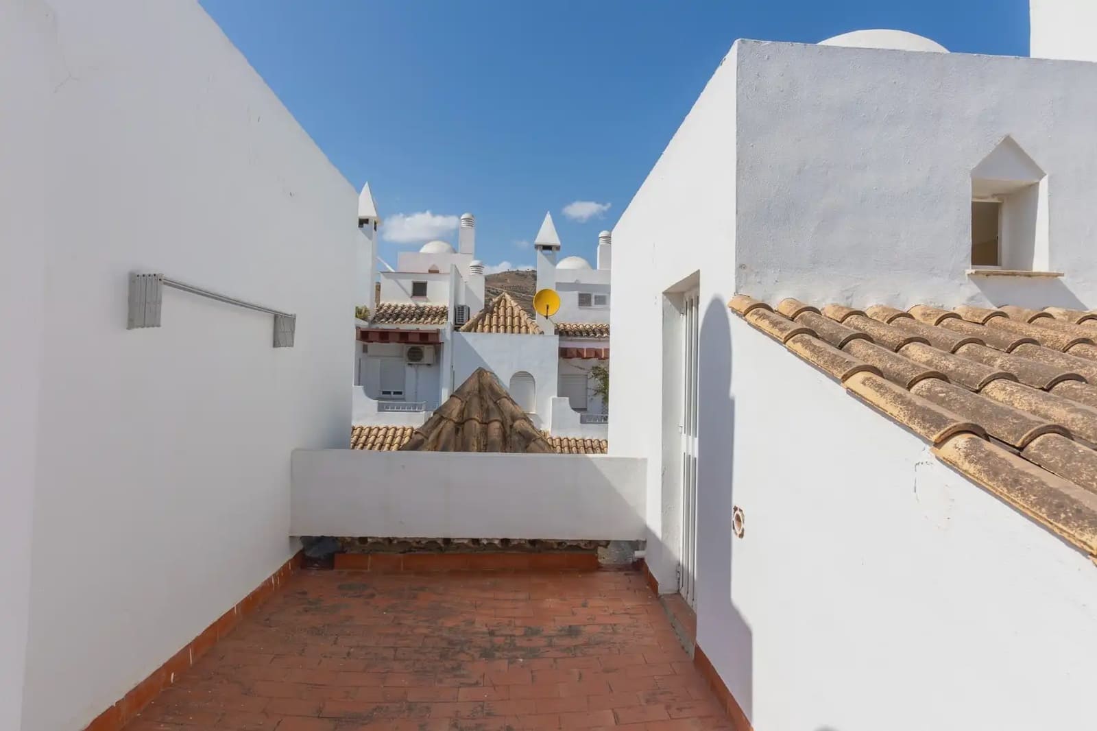 Townhouse for sale in Almunecar with pool garage - € 269,000 (Ref: 9837406)