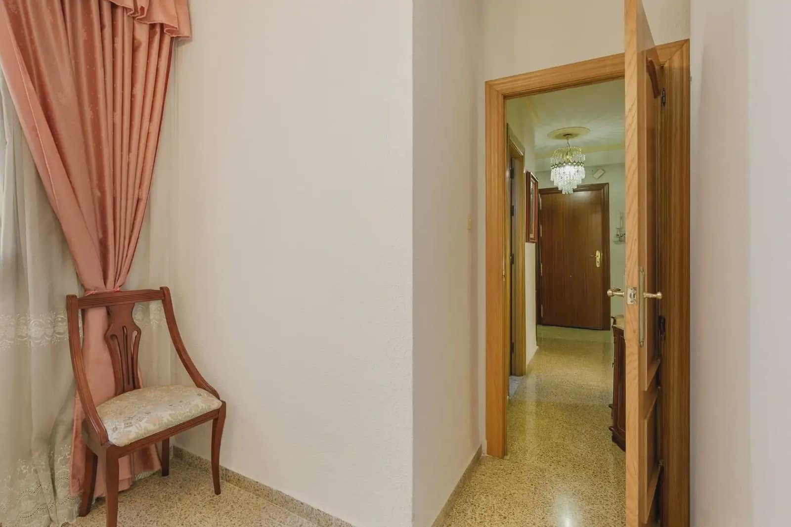 Flat te koop in Granada stad - € 230.000 (Ref: 9837407)