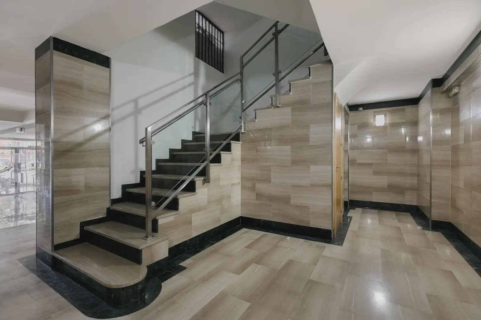 Flat te koop in Granada stad - € 230.000 (Ref: 9837407)