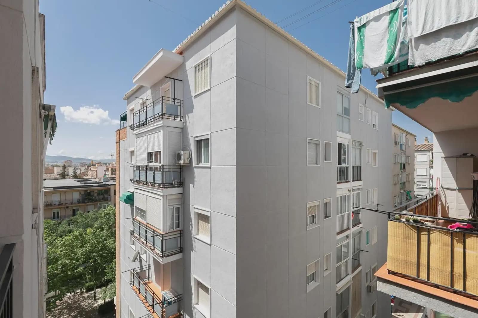 Flat te koop in Granada stad - € 230.000 (Ref: 9837407)