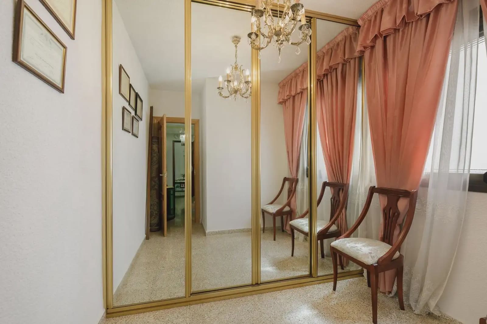 Flat te koop in Granada stad - € 230.000 (Ref: 9837407)