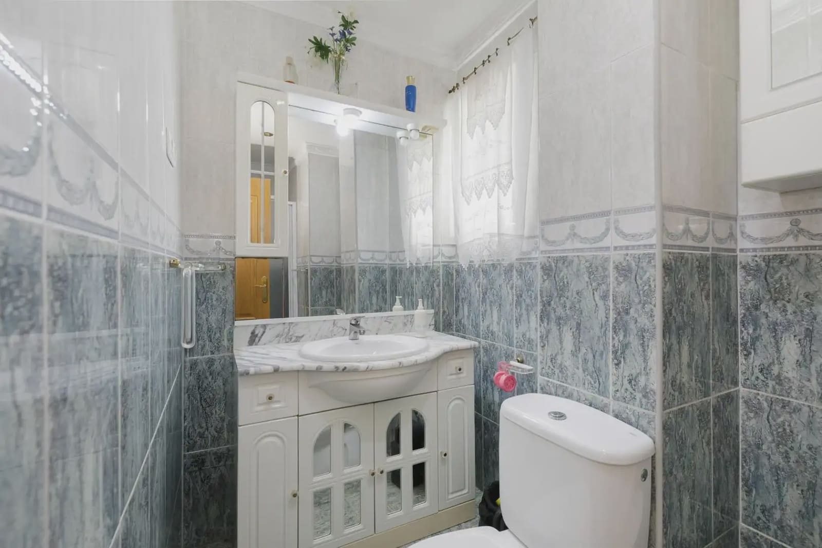 Flat te koop in Granada stad - € 230.000 (Ref: 9837407)