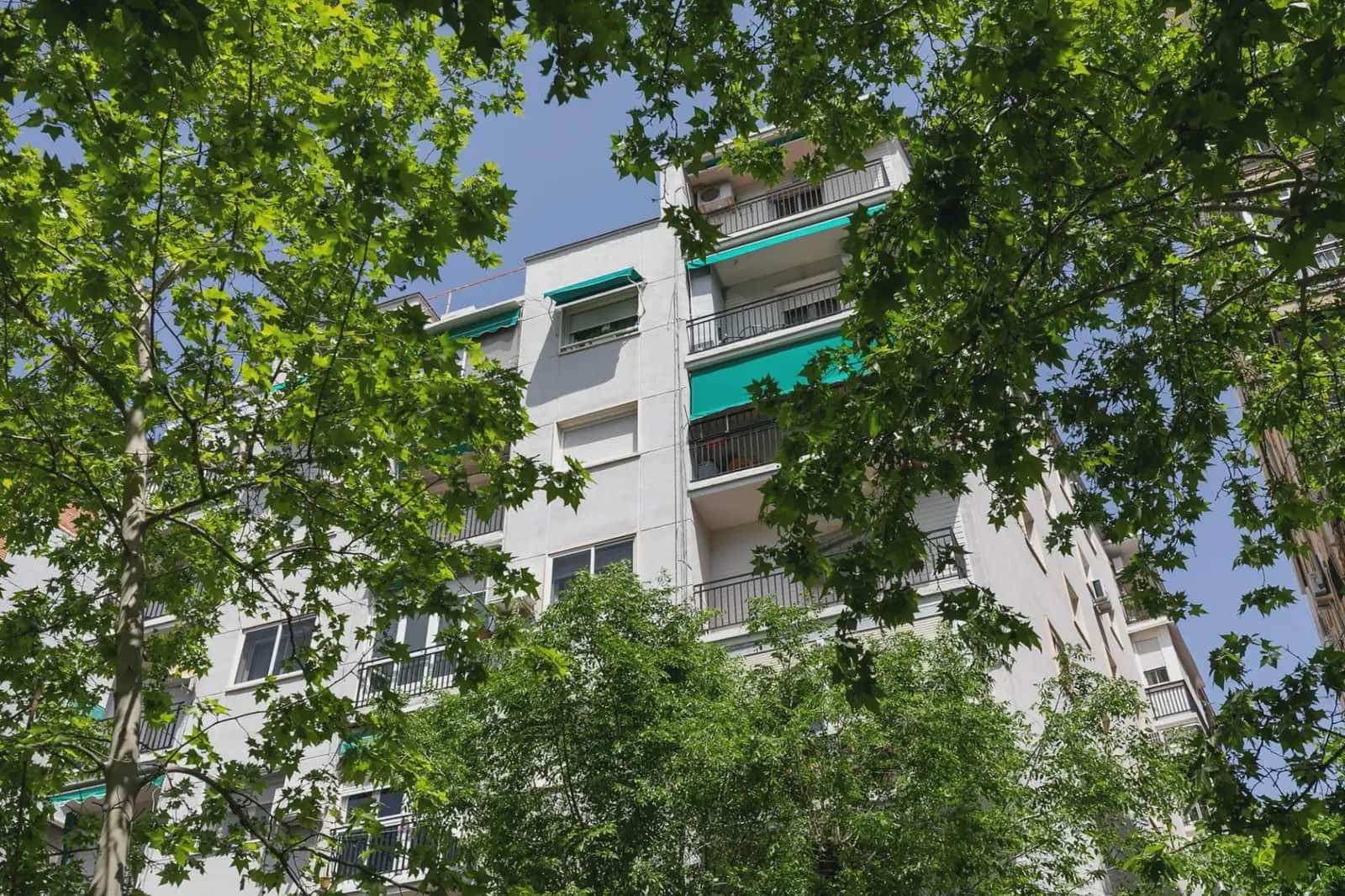Flat te koop in Granada stad - € 230.000 (Ref: 9837407)