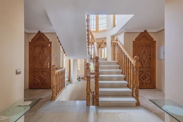 Villa til salgs i Peligros med svømmebasseng garasje - € 510 000 (Ref: 9837409)