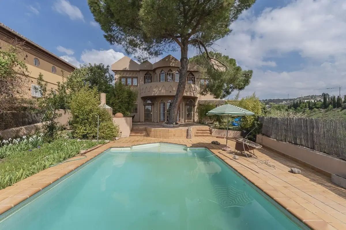 Villa til salg i Peligros med swimmingpool garage - € 510.000 (Ref: 9837409)