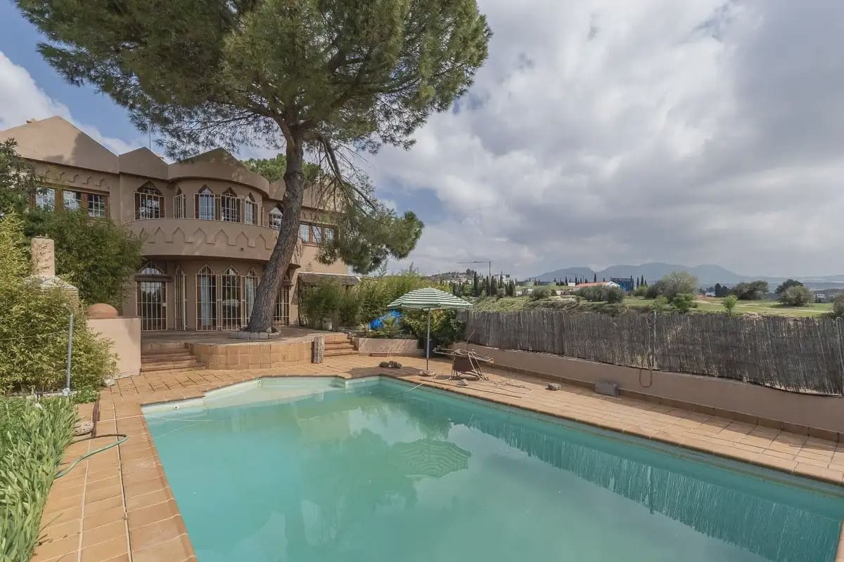 Villa til salg i Peligros med swimmingpool garage - € 510.000 (Ref: 9837409)