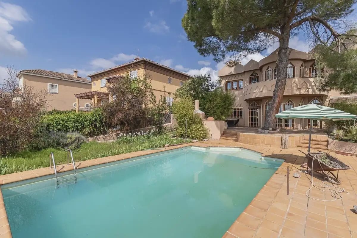 Villa til salg i Peligros med swimmingpool garage - € 510.000 (Ref: 9837409)