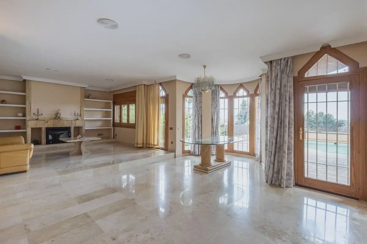 Villa til salg i Peligros med swimmingpool garage - € 510.000 (Ref: 9837409)