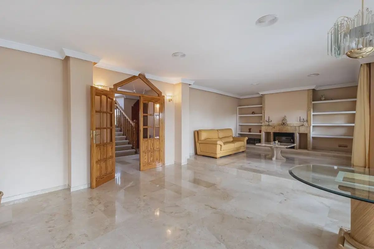 Villa til salg i Peligros med swimmingpool garage - € 510.000 (Ref: 9837409)