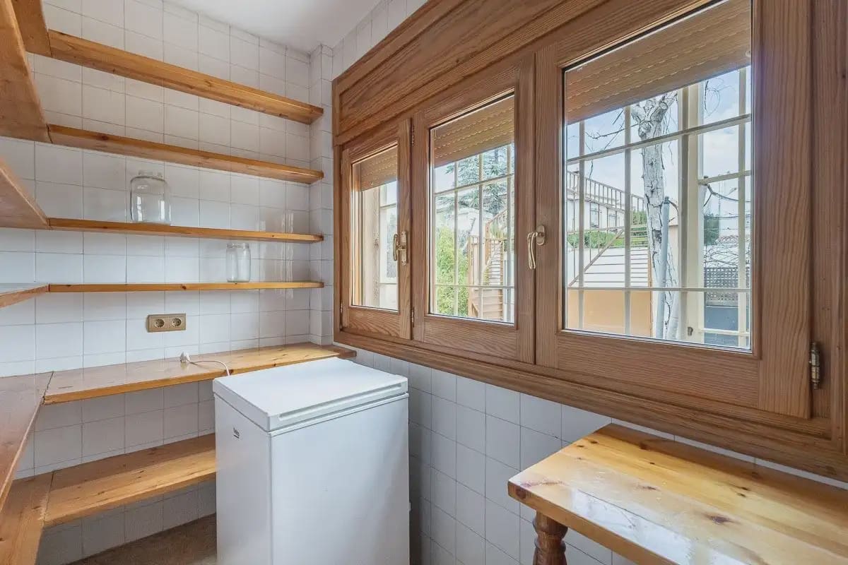 Villa til salg i Peligros med swimmingpool garage - € 510.000 (Ref: 9837409)