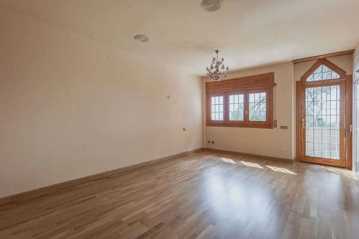 Villa til salg i Peligros med swimmingpool garage - € 510.000 (Ref: 9837409)