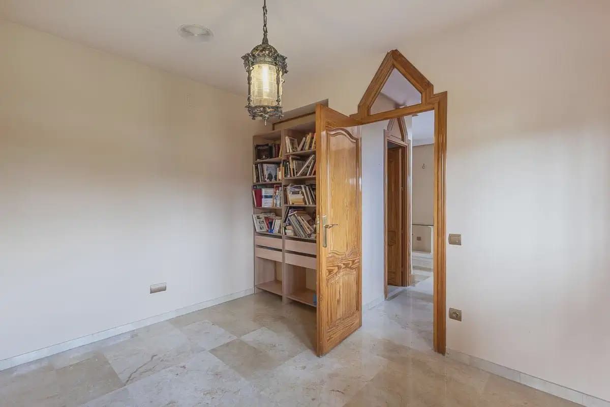 Villa til salg i Peligros med swimmingpool garage - € 510.000 (Ref: 9837409)