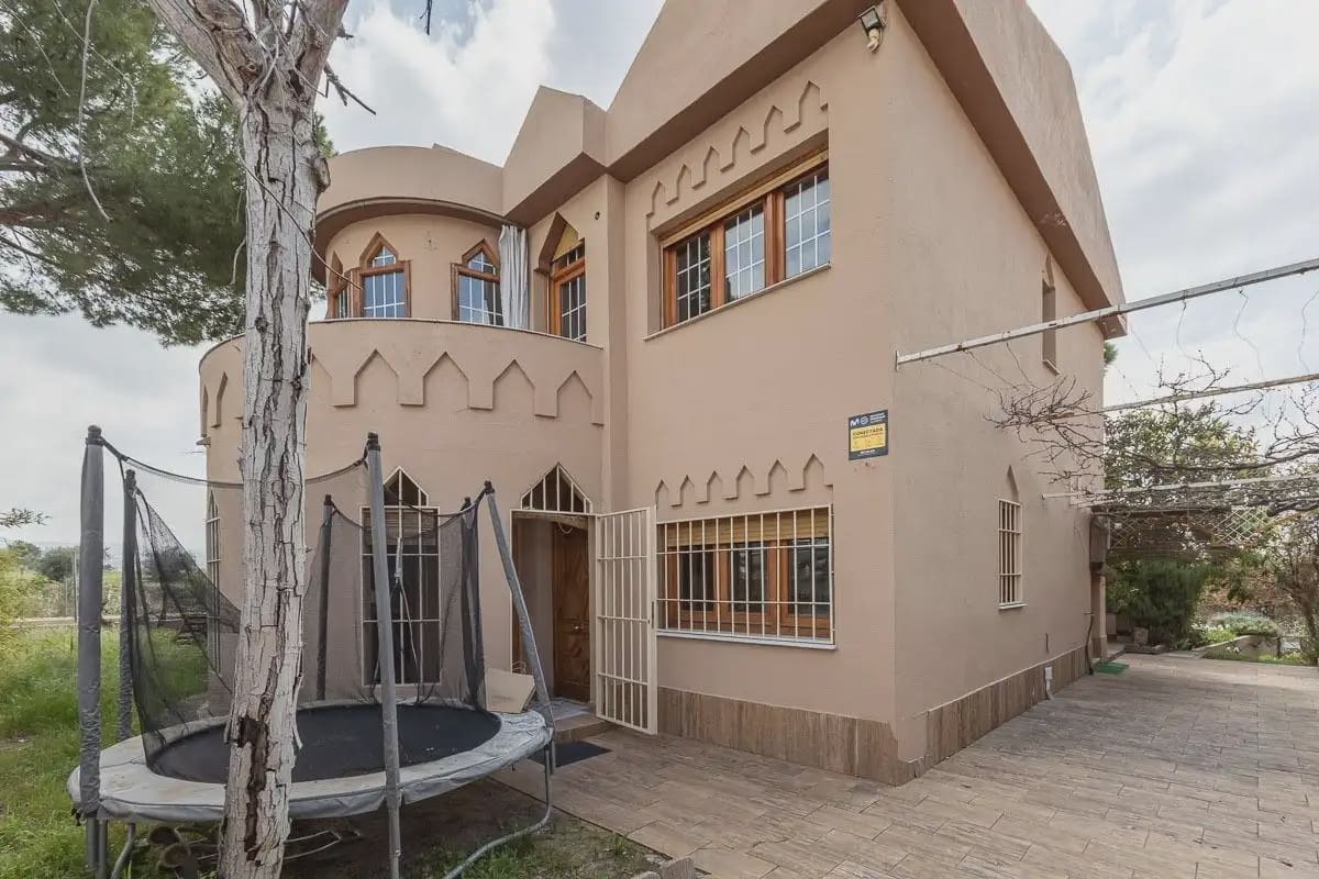 Villa til salg i Peligros med swimmingpool garage - € 510.000 (Ref: 9837409)