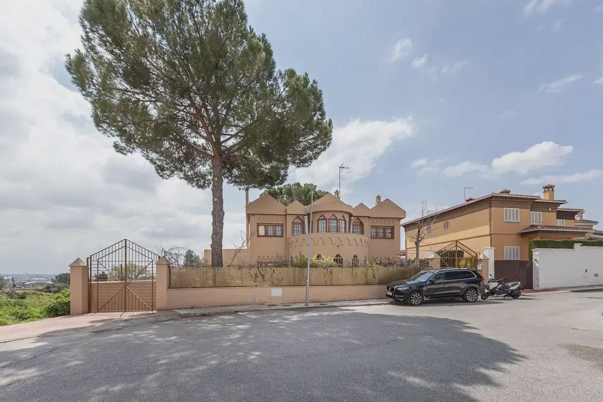 Villa til salg i Peligros med swimmingpool garage - € 510.000 (Ref: 9837409)
