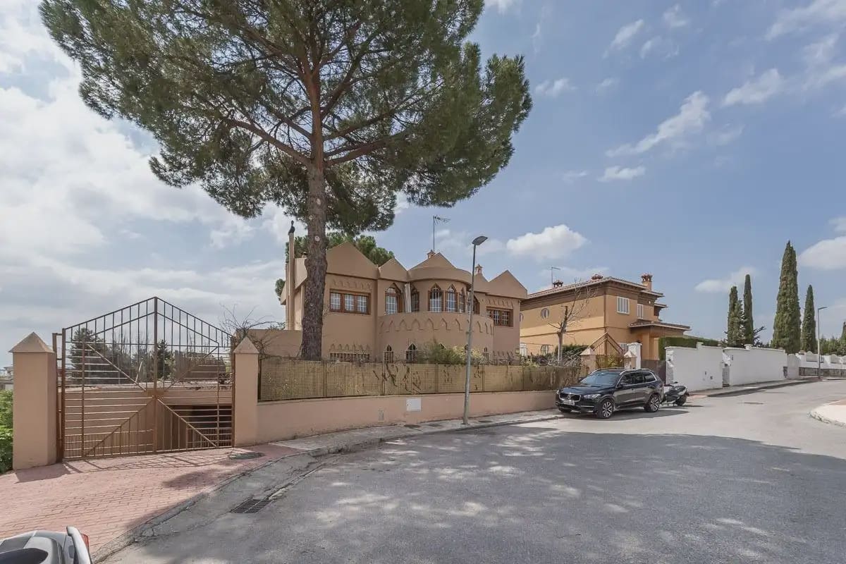 Villa til salg i Peligros med swimmingpool garage - € 510.000 (Ref: 9837409)