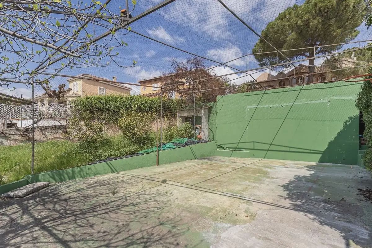 Villa til salg i Peligros med swimmingpool garage - € 510.000 (Ref: 9837409)